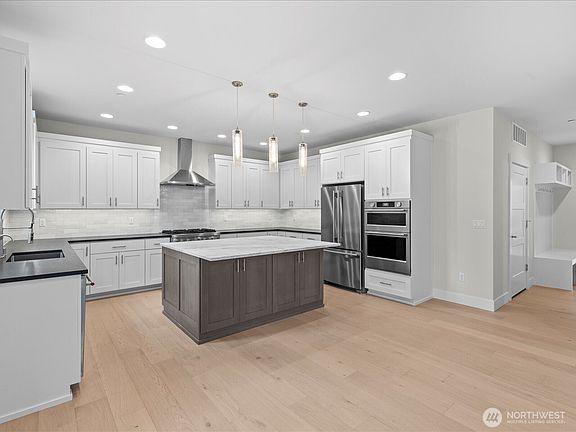 5th image of 9207 NE 175th Street #B