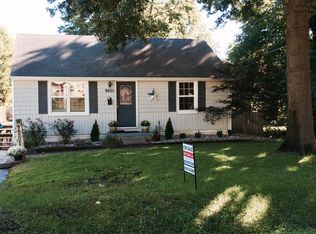 9601 E 69th St, Raytown, MO 64133