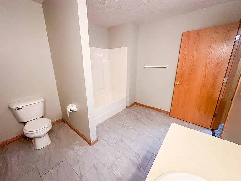 1725 N 57th Ave — Photo 9