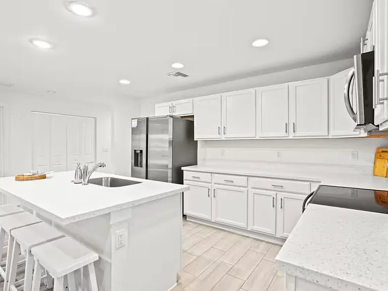 565 Lilac Ct — Photo 6