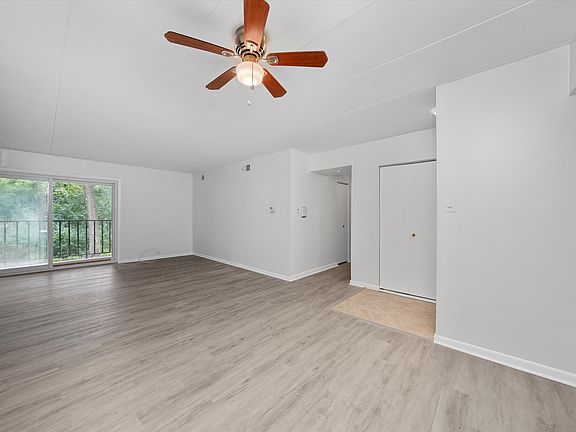 3rd image of 2807 Willow Rd #1