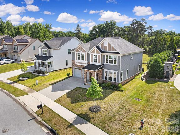 3rd image of 3322 Helmsley Ct
