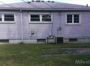 29205 Hillview St, Roseville, MI 48066