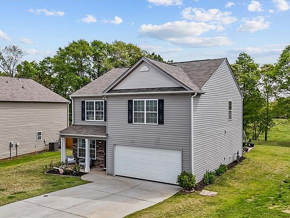 3rd image of 224 Hillendale Way