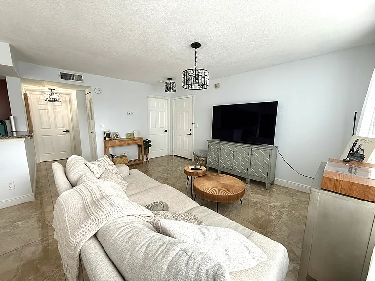 11526 Westwood Blvd #711 — Photo 3