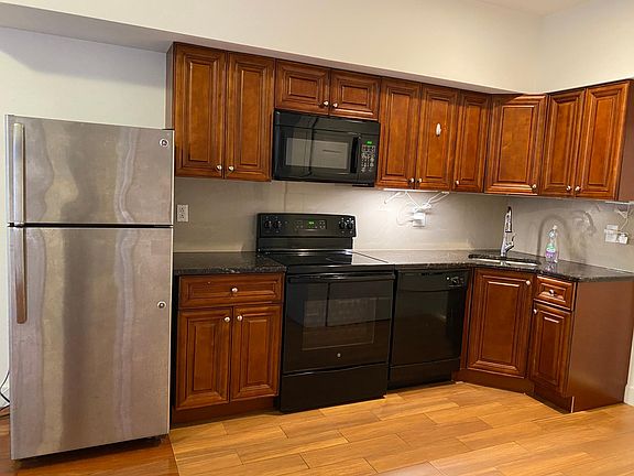 4th image of 1028 Wood St APT 3R