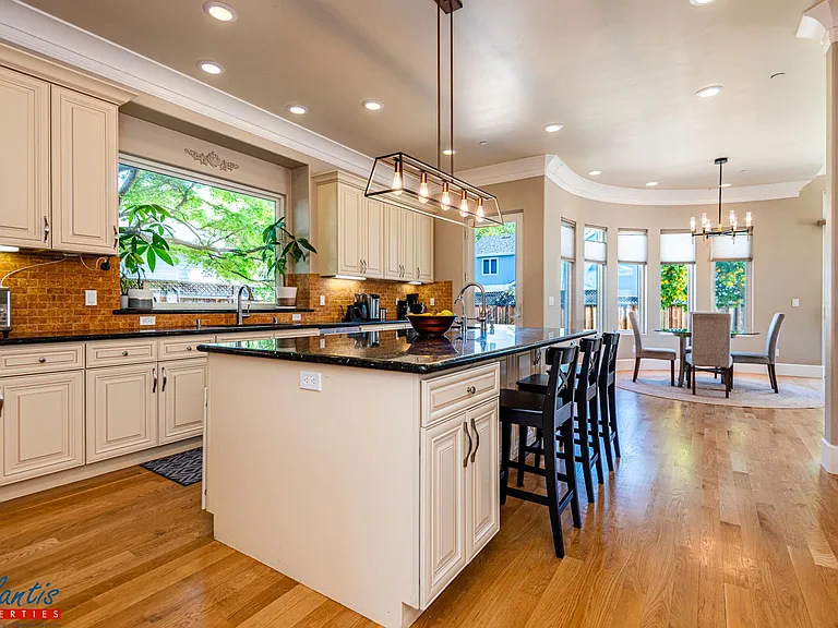 178 Martens Ave — Photo 8