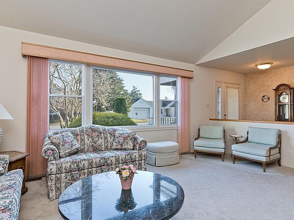 5th image of 108 Brookwood Ln