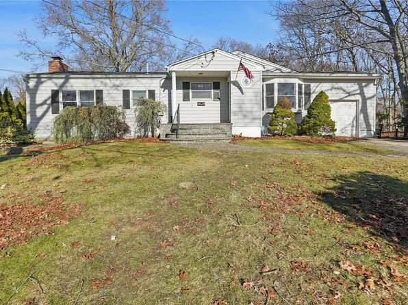 435 Garden Street, West Islip, NY 11795