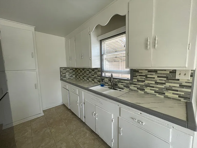 900 S Myers St #A — Photo 15