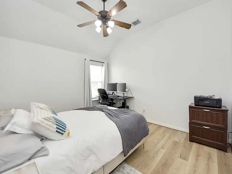 1910 Fox Path Ct — Photo 6
