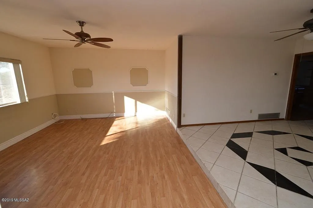 4 bed, 2.0 bath, 2183 sqft, $1,990 — Photo 2