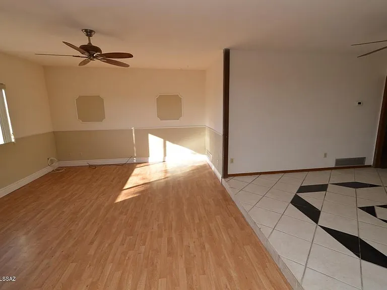 5050 N Hillcrest Dr — Photo 2