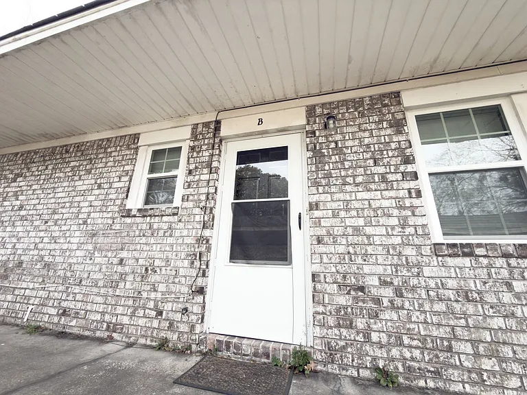 1533 N Avalon Cir — Photo 7