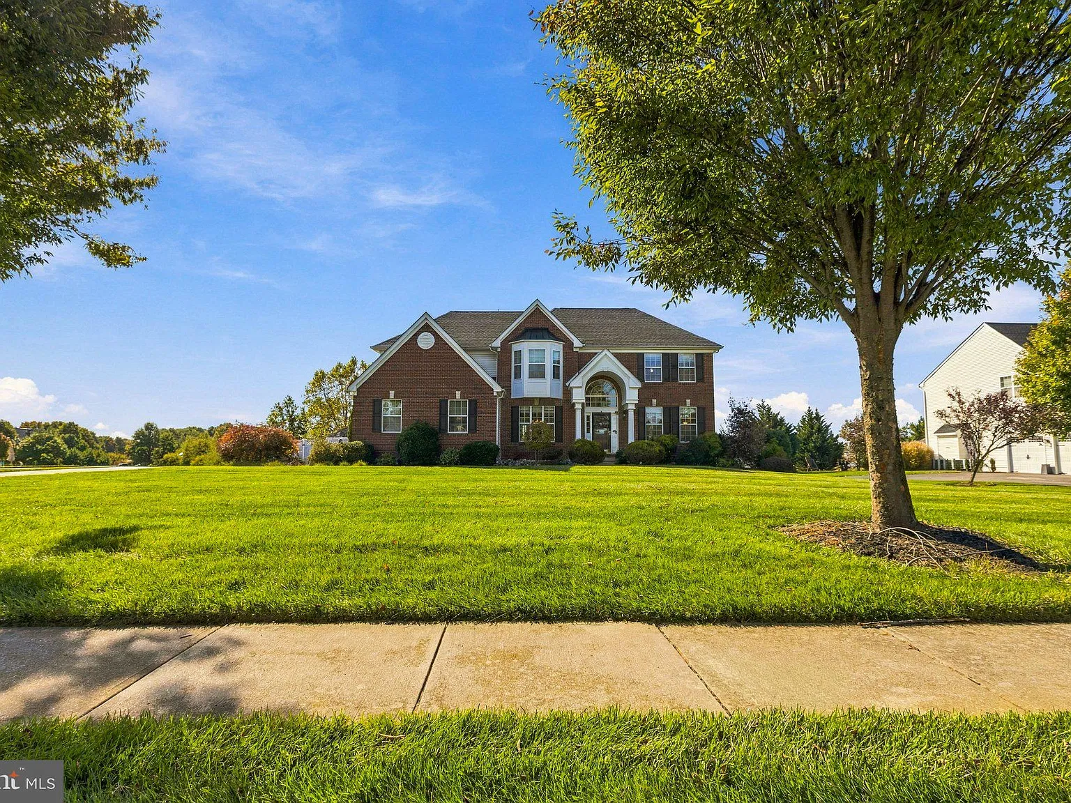 4 bed, 2.5 bath, 4700 sqft, $5,300 — Photo 2