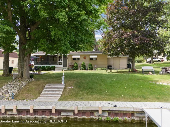 4951 Shore Ln, Perrinton, MI 48871