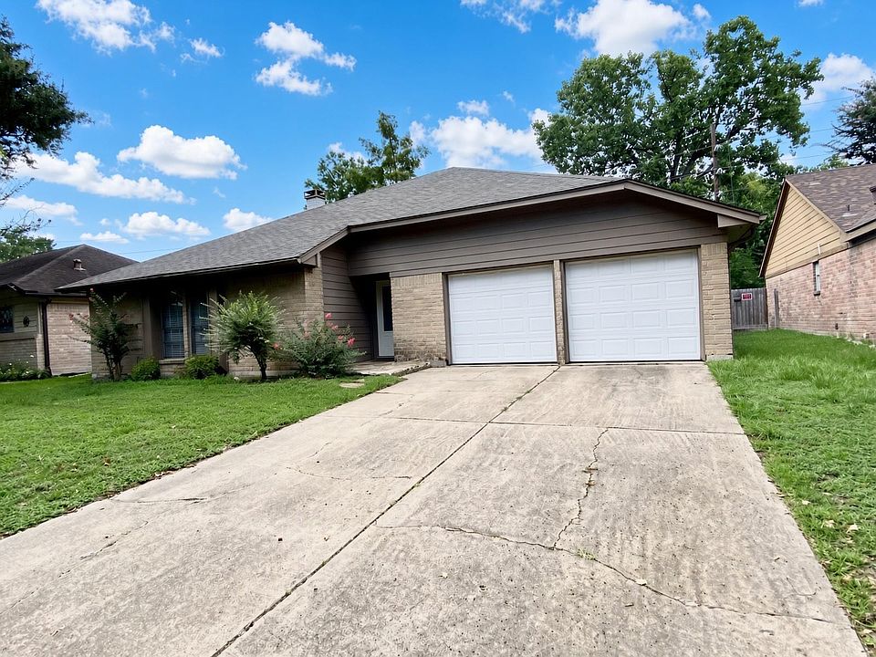 1st image of 15634 Fox Springs Dr