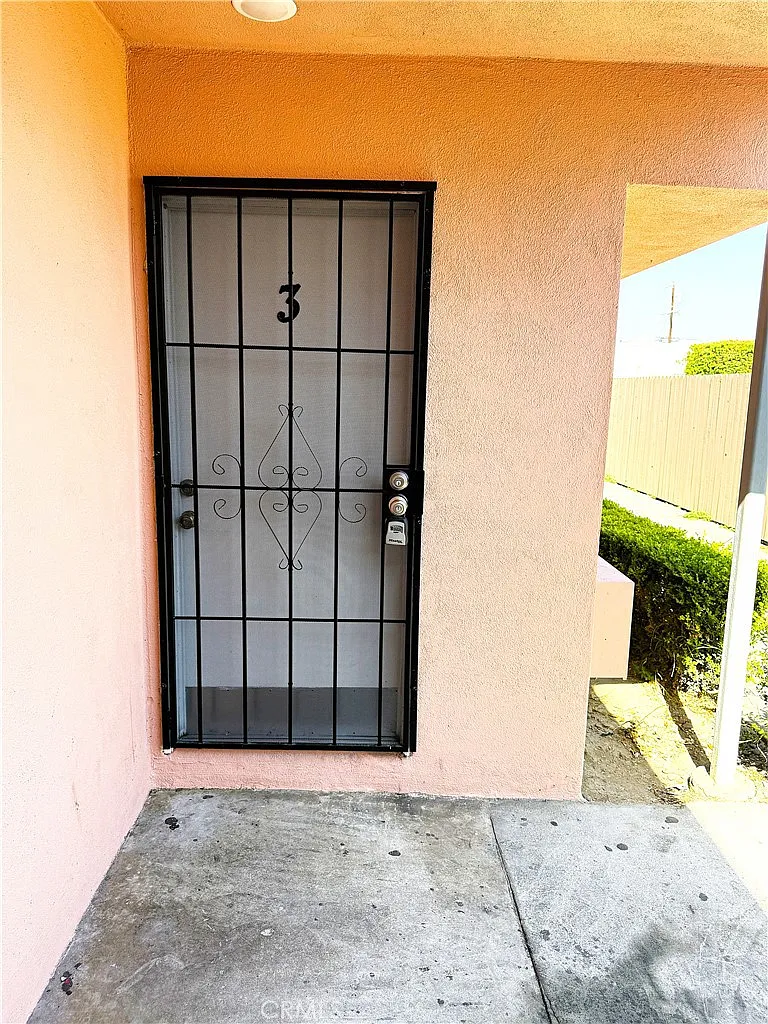 3 bed, 1000 sqft, $3,000 — Photo 2
