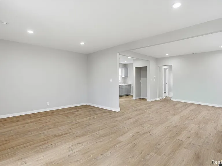 14615-14617 Winthrop St — Photo 10