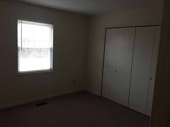 3rd image of Lakeland Dr