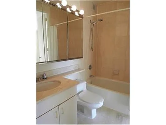 Rented by Douglas Elliman | media 33