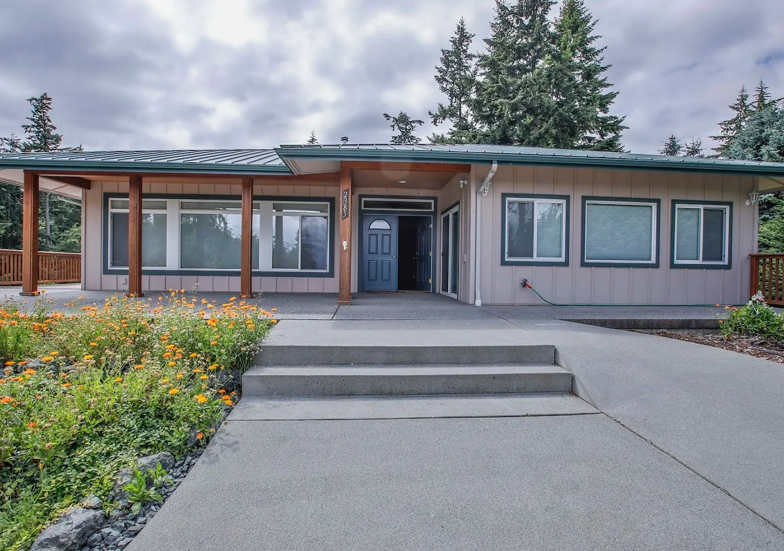 Rural Living, Pet-Friendly Home Just 20 Minutes from NAS Whidbey! — Photo 1