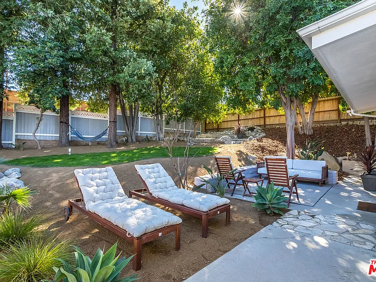 23826 Burbank Blvd — Photo 21