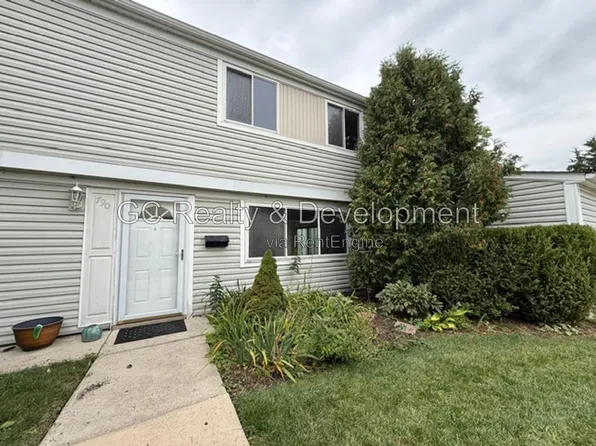 790 Coventry Pl, Wheeling, IL 60090