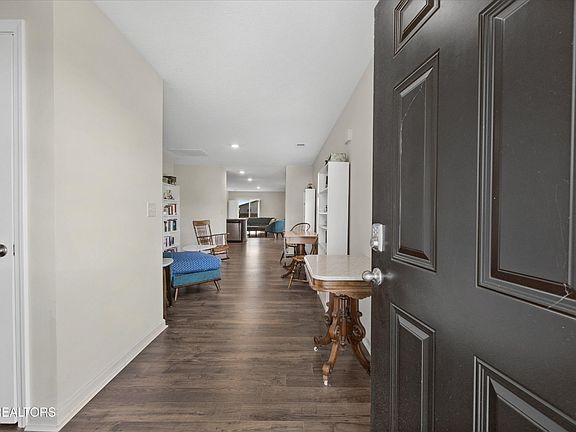 4th image of 248 Belle Ct