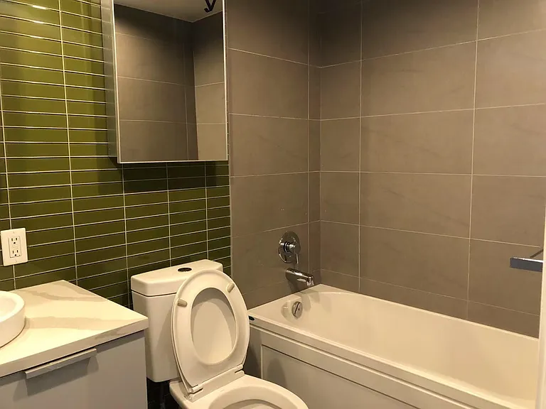 128 Cordova St W #14F — Photo 12