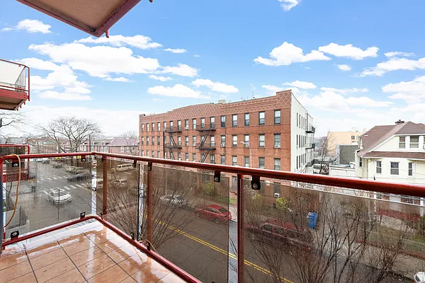 Sold by Compass | media 10