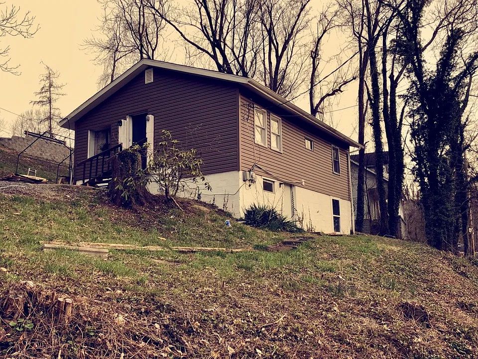 1004 College Ave