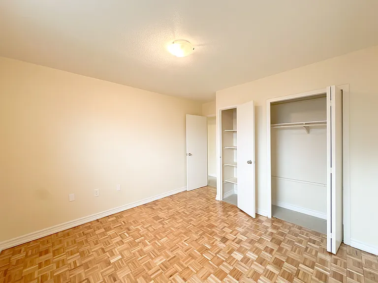 90 Paisley Blvd W — Photo 17
