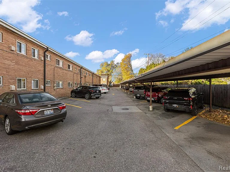 2859 E Maple Rd #15 — Photo 18