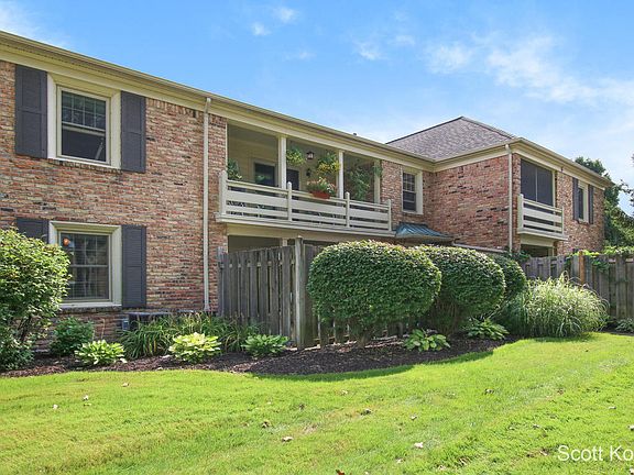 3rd image of 2439 Abbington Dr SE #18