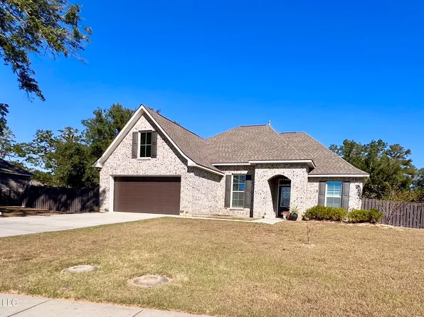 12092 Grand Oaks Dr, Gulfport, MS 39503