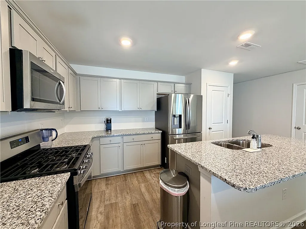 4 bed, 2.0 bath, 1481 sqft, $2,130 — Photo 3