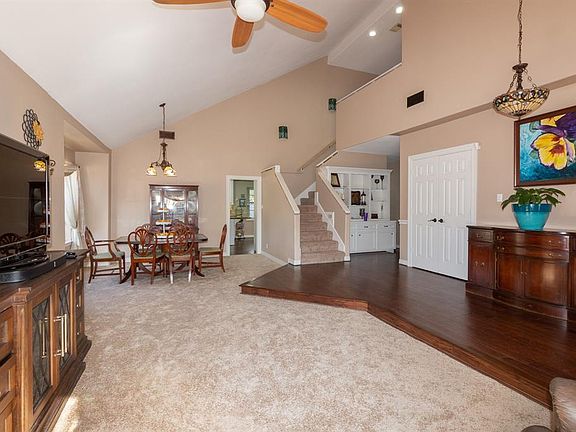 3rd image of 1201 Deepwood Dr