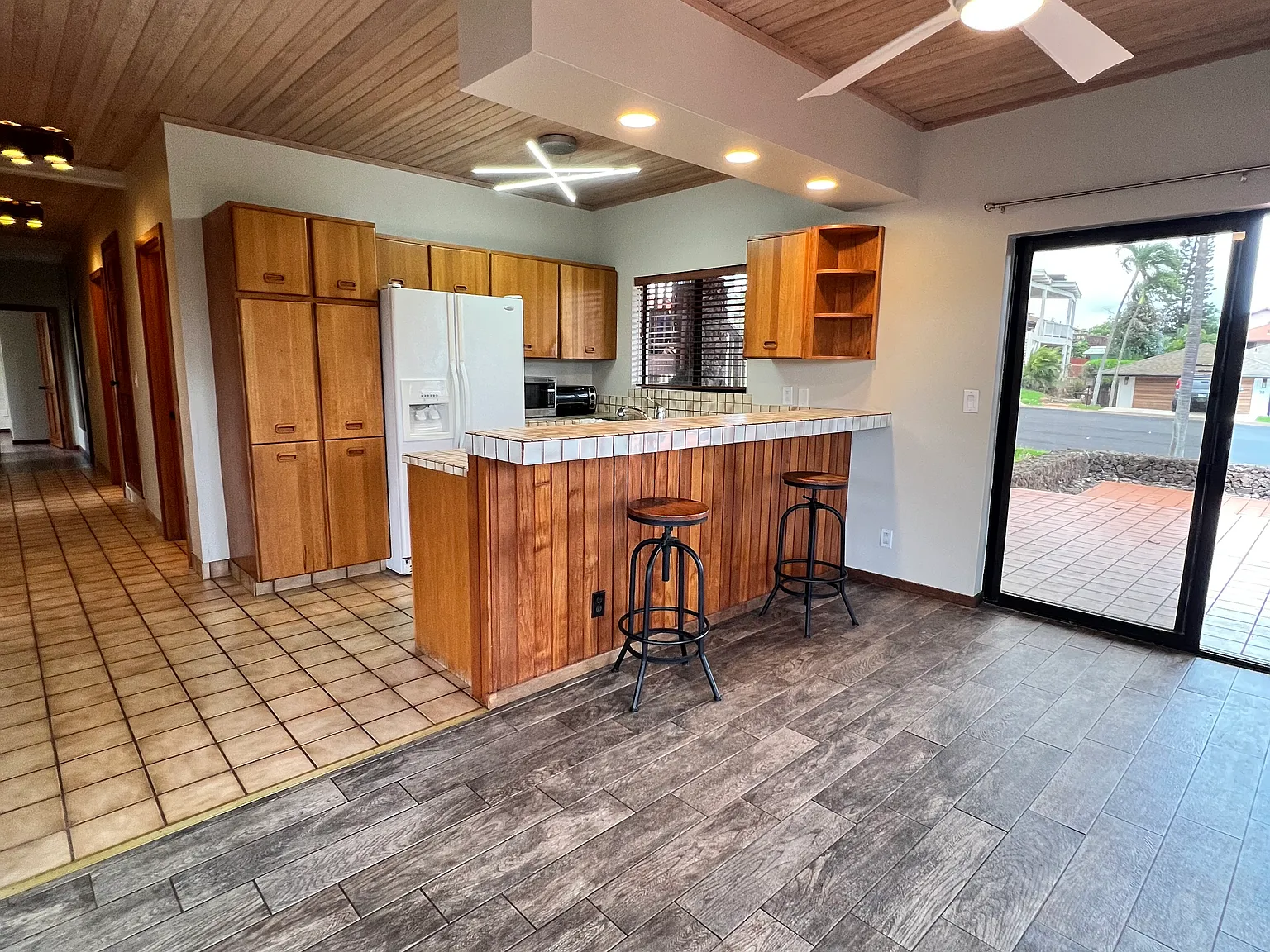 3 bed, 1600 sqft, $4,200 — Photo 2