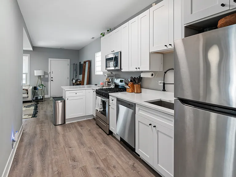 452 N May St #CH1 — Photo 7