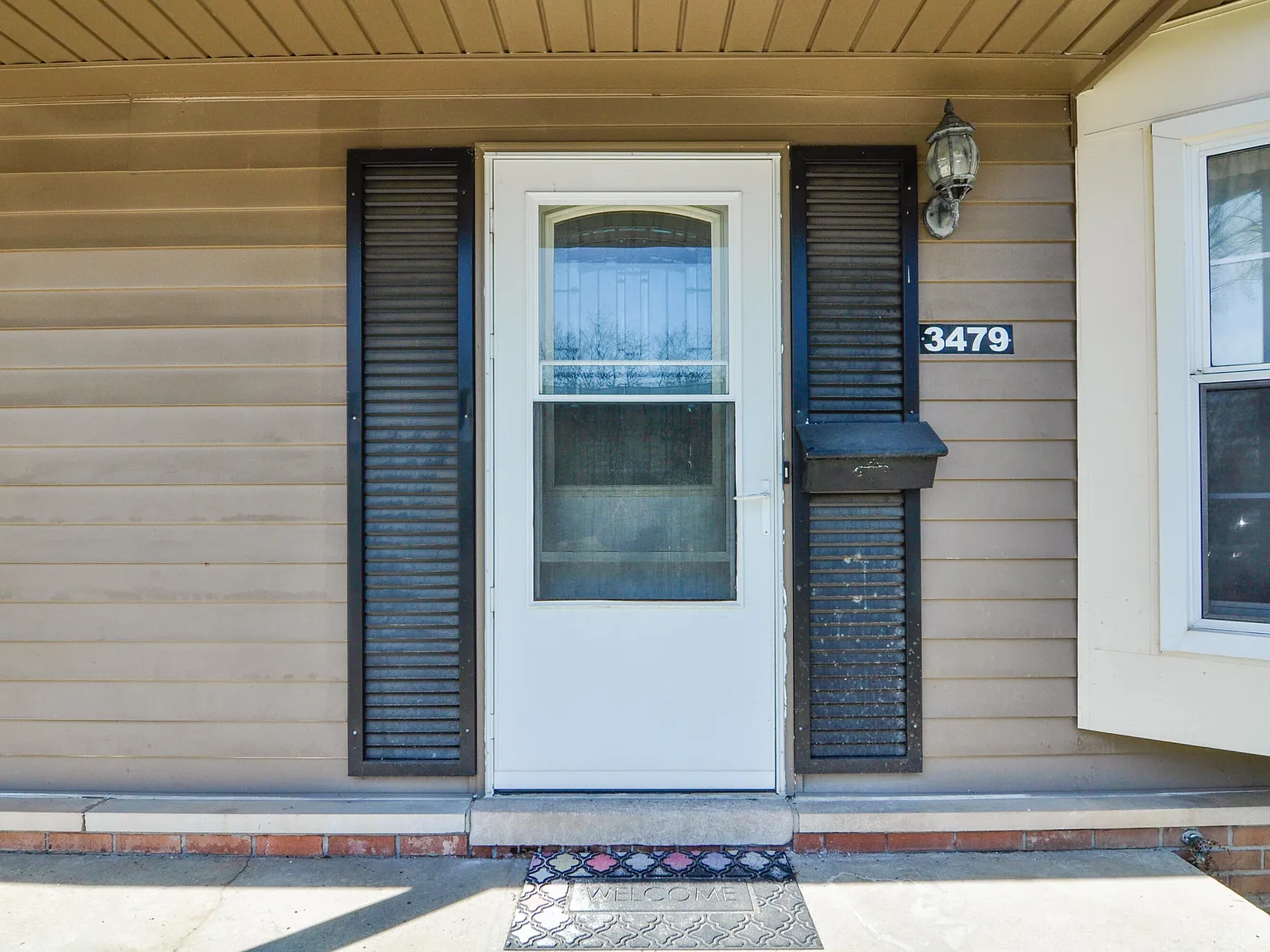 3 bed, 1.5 bath, 1140 sqft, $2,300 — Photo 3
