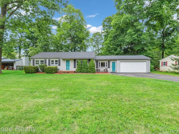 50130 Gravel Rdg, Shelby Township, MI 48317