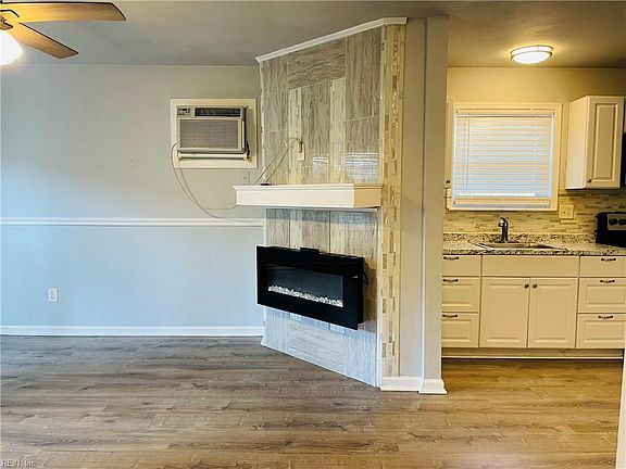 5th image of 703 S Rosemont Rd