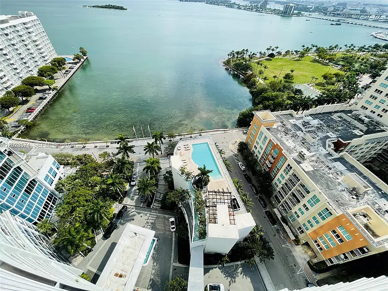 2020 N Bayshore Dr #2008 — Photo 32
