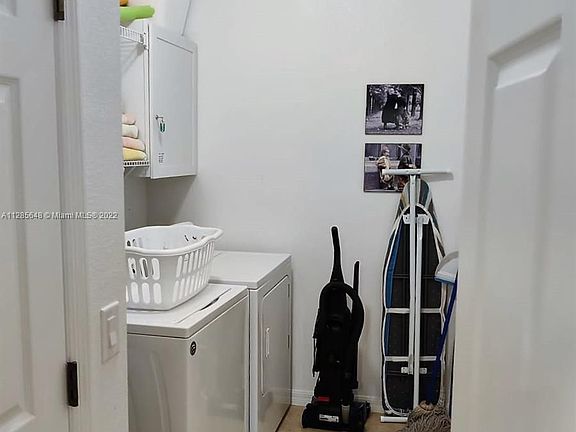 4th image of 3118 Sun Lake Ct APT B
