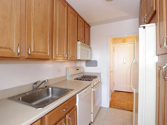 Sold by Sotheby's International Realty | media 36