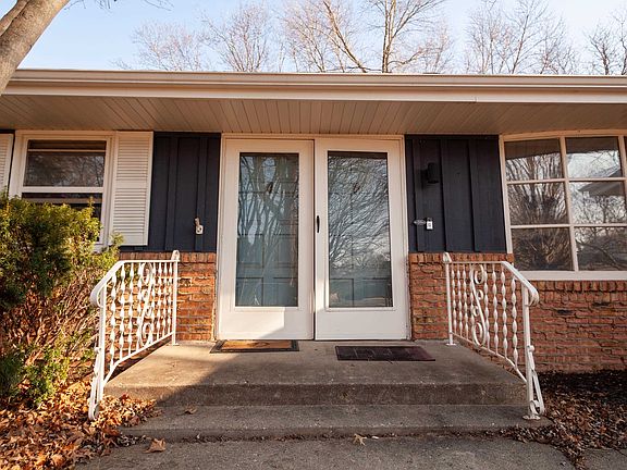 3rd image of 823 Pine Valley Dr