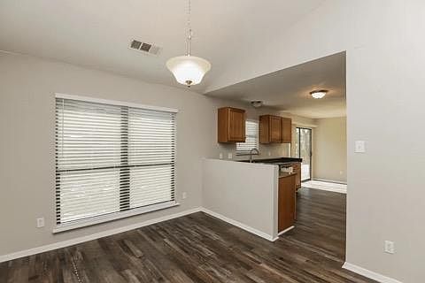 5th image of 2617 Bennington Ct #1