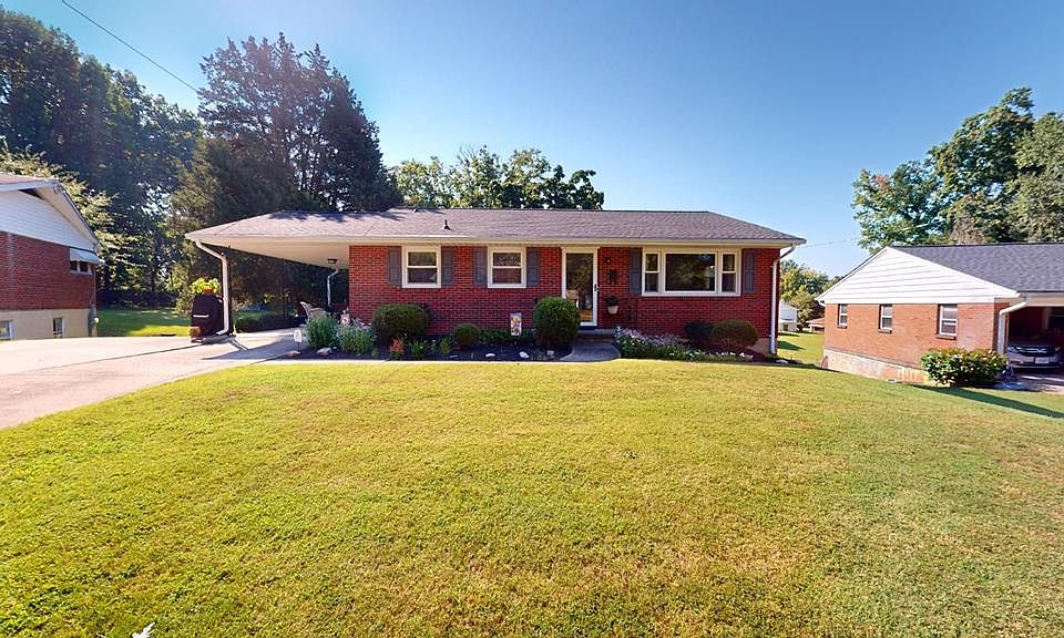 1st image of 324 Lansbury Dr