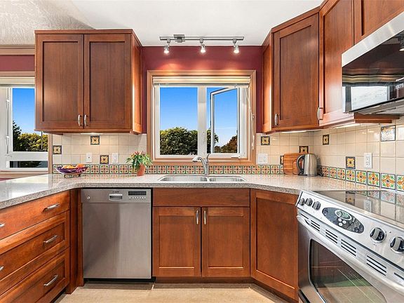 3rd image of 1158 Fairfield Rd #303